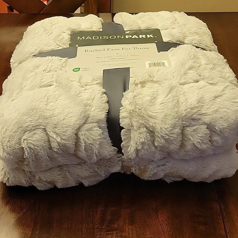 Luxurious Light Grey Textured Blanket NEW - Picture 8 of 13